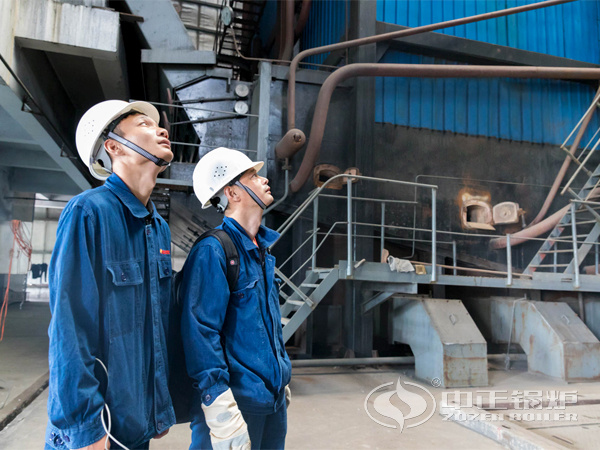 中正鍋爐服務人員在葫蘆島市龍港區政府供暖鍋爐房